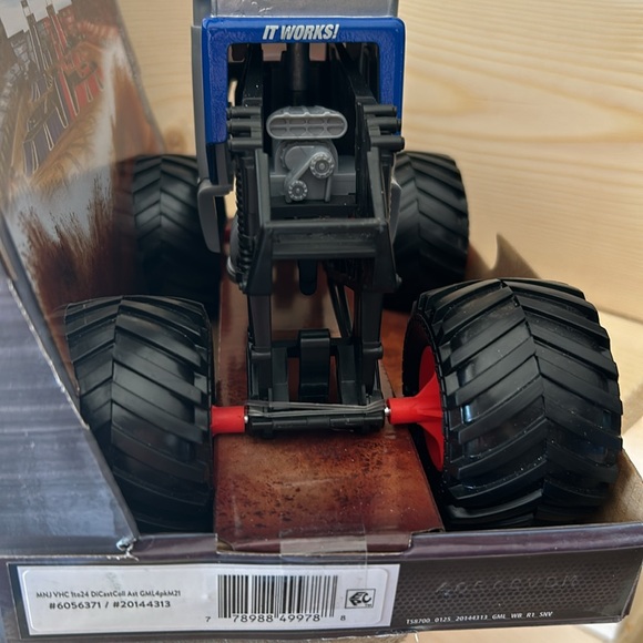 NEW MONSTER JAM LUCAS STABILIZER TRUCK 1/24 scale GOOD OFFERS ARE WELCOME! - Picture 5 of 9